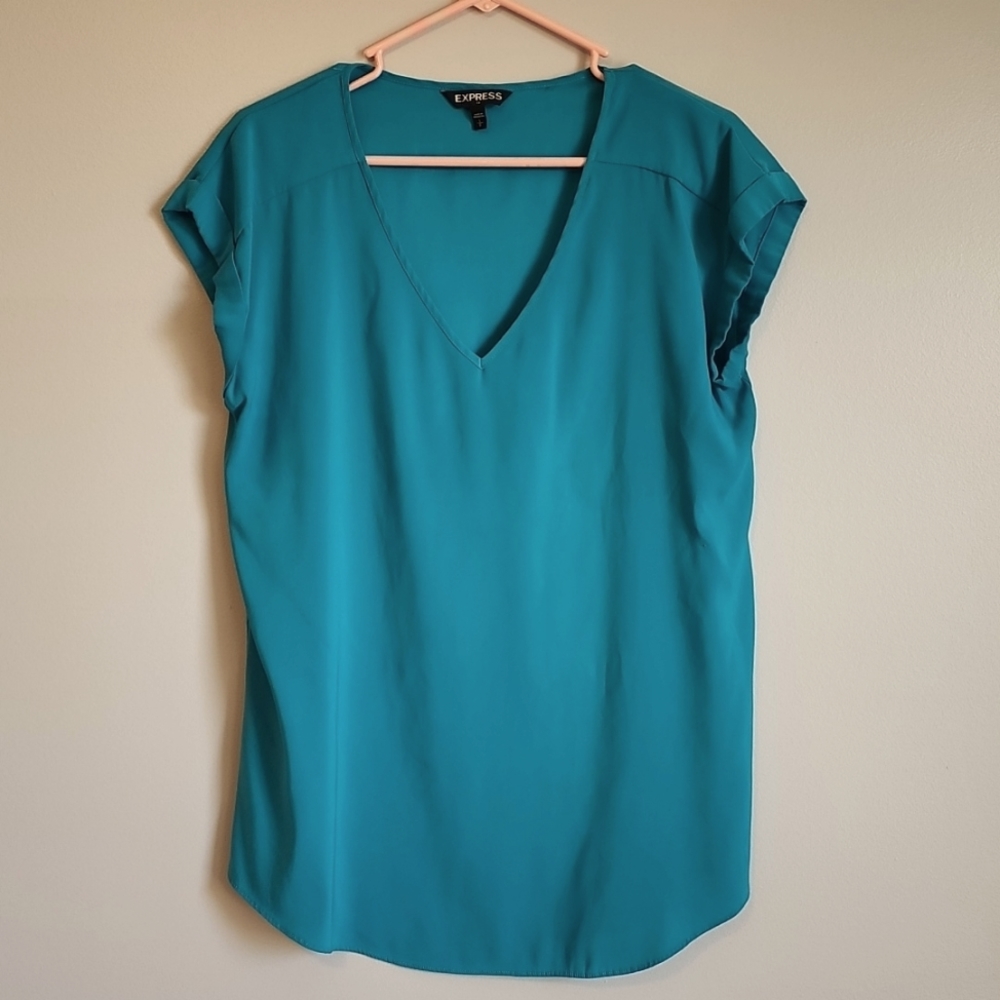 V neck gramercy tee